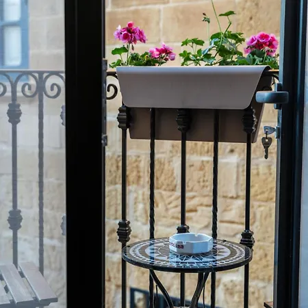 Bell & Beam - A Timeless Gozitan In Tatil Evi *